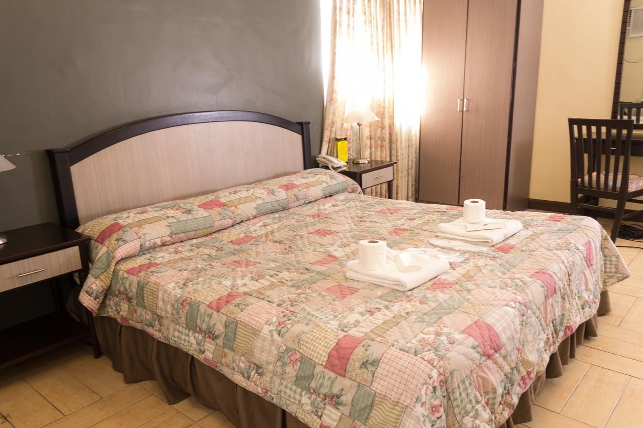 Tagaytay Country Hotel Tagaytay City Esterno foto